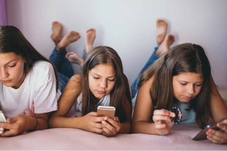 5 Signs Your Teen Needs a Social Media Break