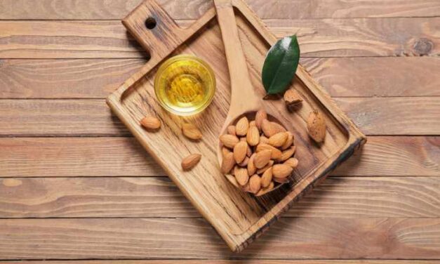What is Almond Oil? Advantages and Disadvantages of Almond Oil on the Face