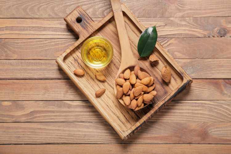 What is Almond Oil? Advantages and Disadvantages of Almond Oil on the Face