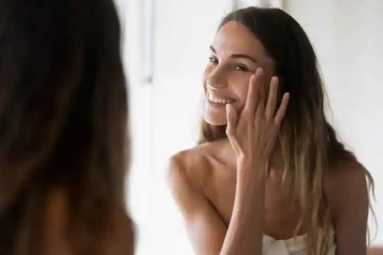 Pure Radiance: How to Achieve a Natural Glow with Clean Skincare Essentials