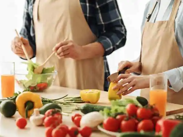 Paleo vs. Vegetarian Diets: Evaluating Optimal Nutrition for Seniors